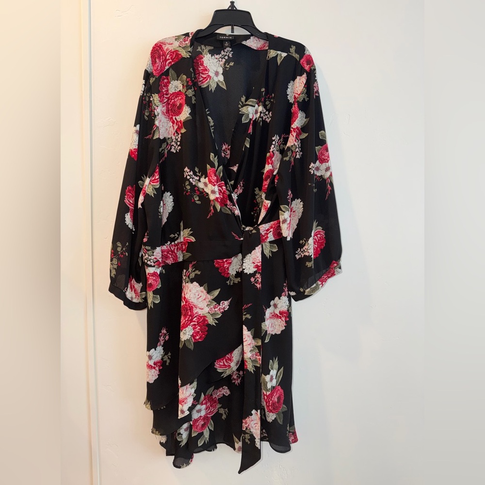 Torrid Black Floral Print Wrap Dress / Tunic Romantic | 3X
